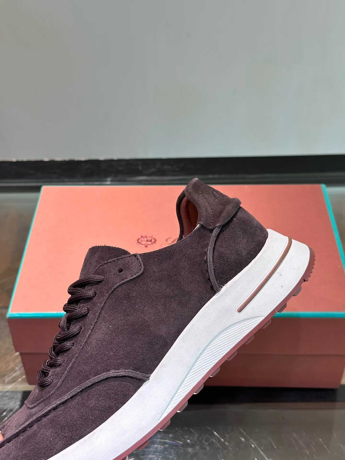 Factory price: 540💰Loro men's shoes💰iana niche Loro classic jogging shoes, men's lace-up casual shoes and sneakers, high-quality lightweight and comfortable fabrics, suitable for outdoor leisure, the color scheme is young and energetic, and it looks great with sportswear or casual suits! Size: 39-46 (customized sizes of 45 and 46 are non-refundable)
